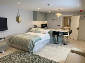 The North Cove, 20m to the Sea, Modern Apartment
